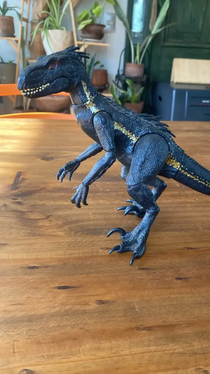 Figura de dinosaurio indoraptor jurassic world - 2