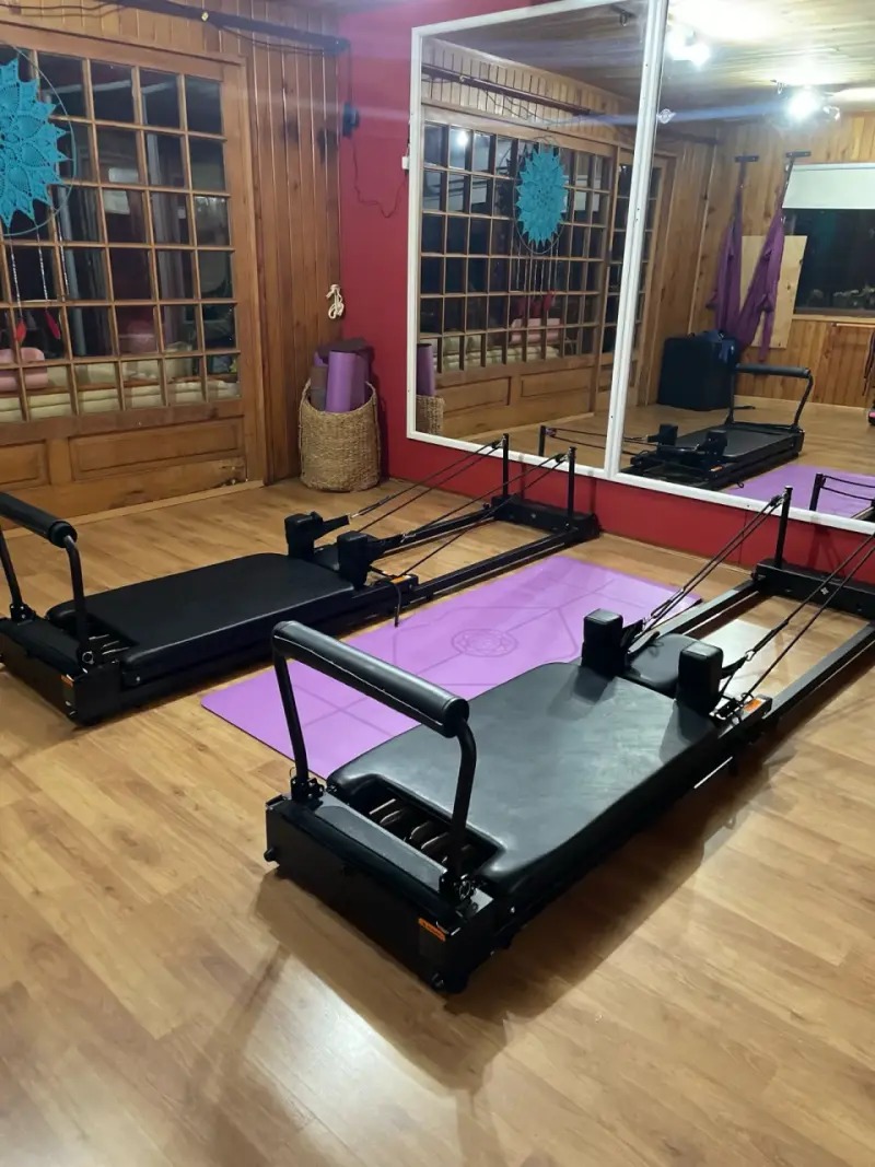 Máquina de Pilates Reformer Profesional Negra - 1