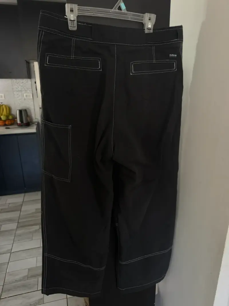 Pantalones negros Below con costuras visible - 4