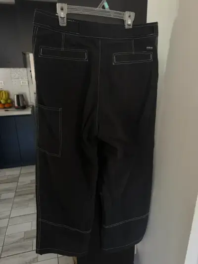 Pantalones negros Below con costuras visible - miniatura 4