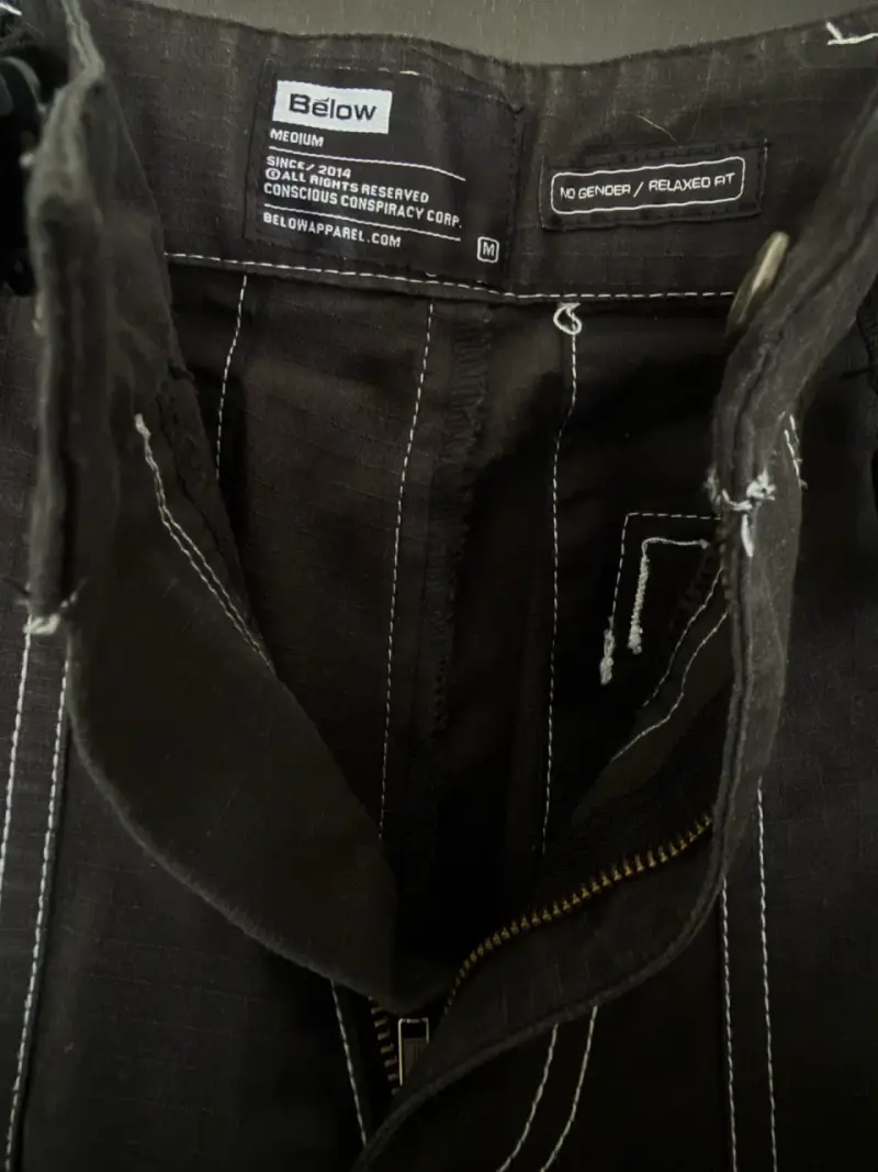 Pantalones negros Below con costuras visible - 5