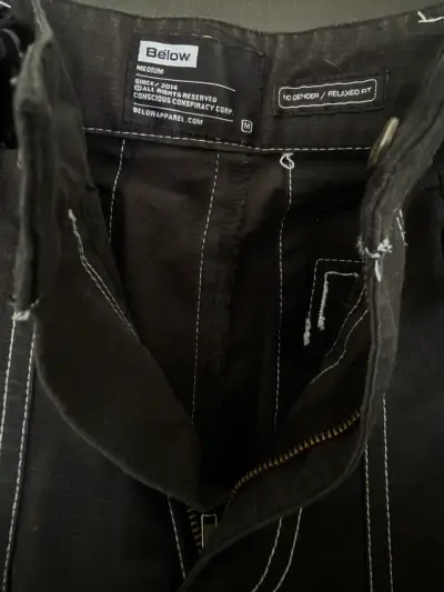 Pantalones negros Below con costuras visible - miniatura 5