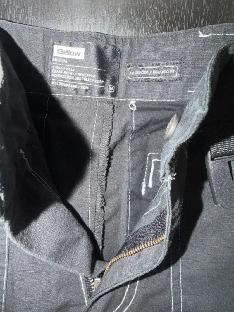 Pantalones negros Below con costuras visible - 6