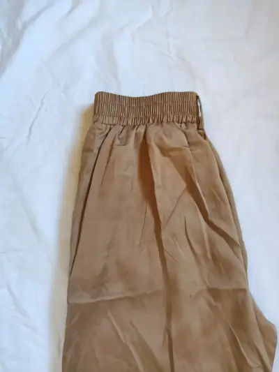 Pantalones beige con cinturón L/XL - miniatura 2