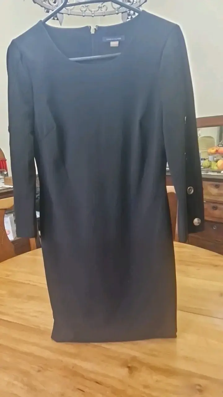 Vestido negro Tommy Hilfiger con botones dorados - 1