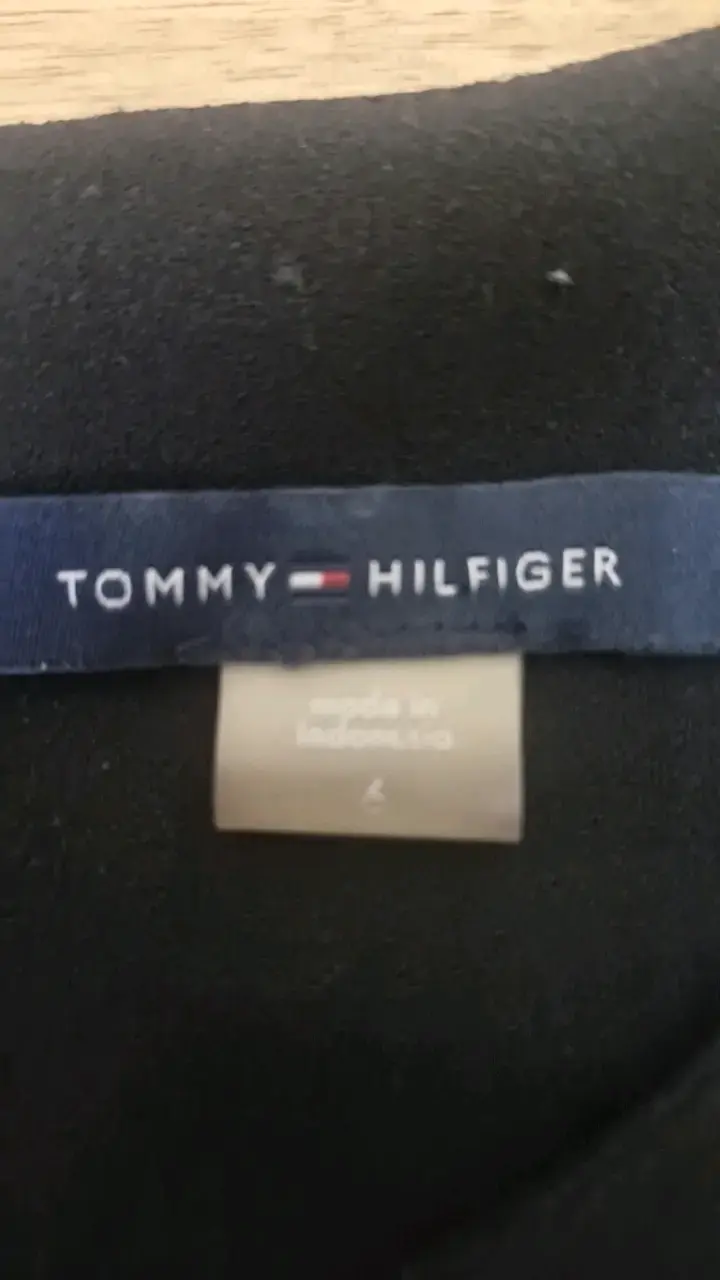 Vestido negro Tommy Hilfiger con botones dorados - 4