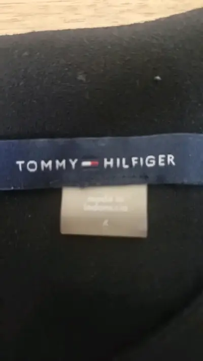 Vestido negro Tommy Hilfiger con botones dorados - miniatura 4
