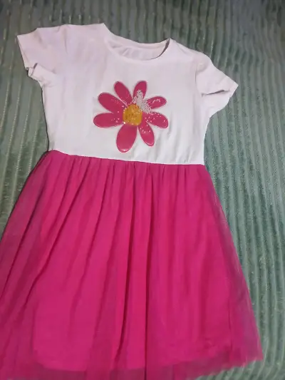 Vestido infantil con diseño de flor y falda tutú - miniatura 4