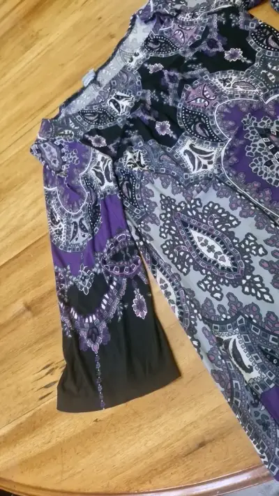 Vestido estampado bohemio en tonos morados - miniatura 2