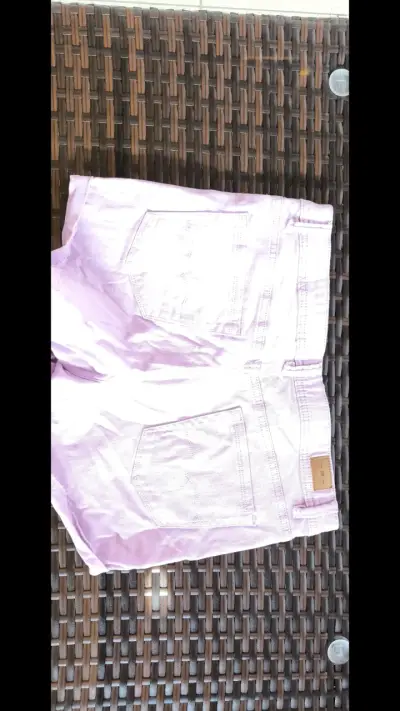 Shorts de mezclilla purpura para mujer - miniatura 2