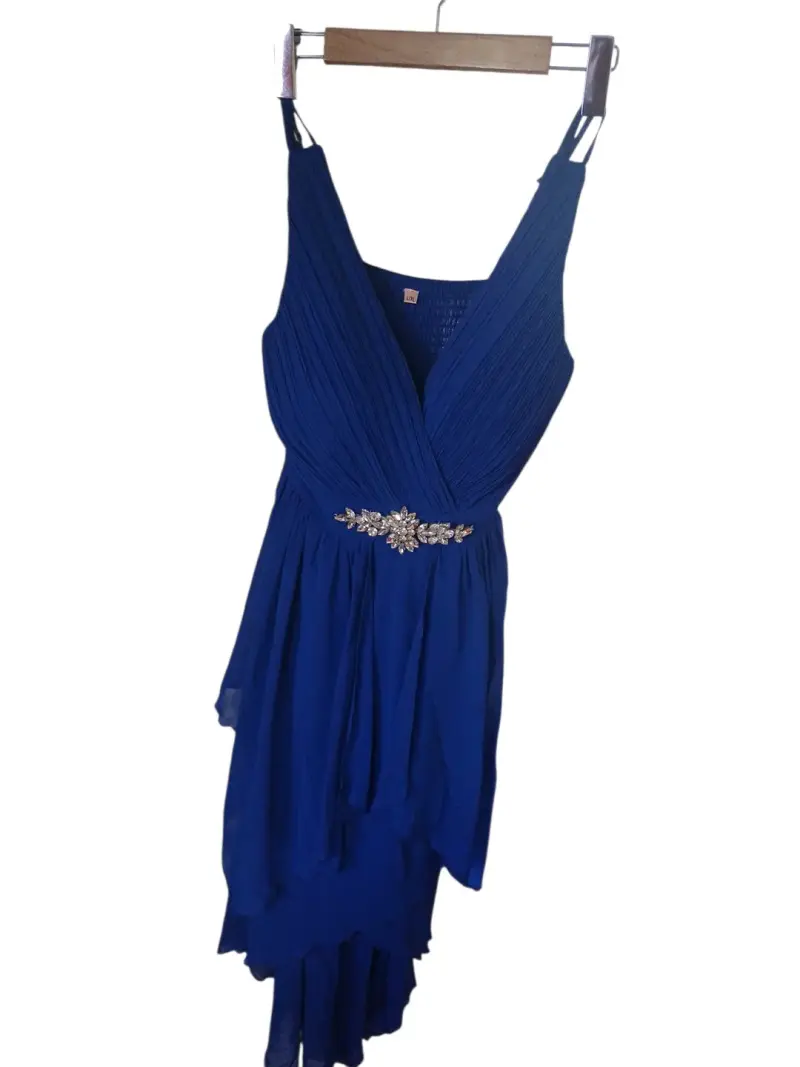 Vestido azul elegante con detalle de pedrería - 2