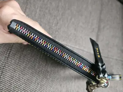 Monedero de mano multicolor con estampado DB - miniatura 2