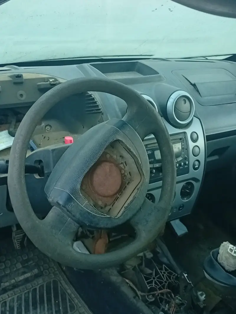 Auto en desarme modelo Ford fiesta 2007 - 5