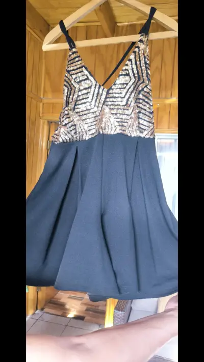 Vestido corto negro con lentejuelas doradas - miniatura 1
