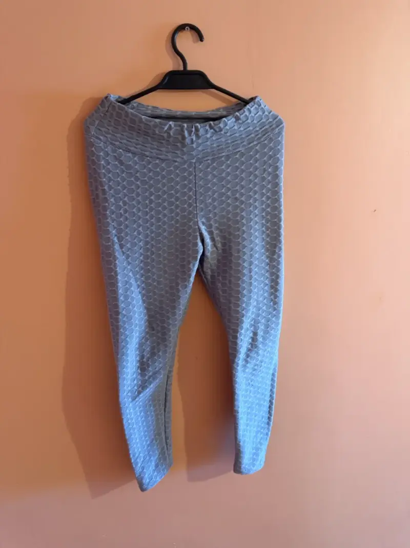 Leggings deportivos gris con textura