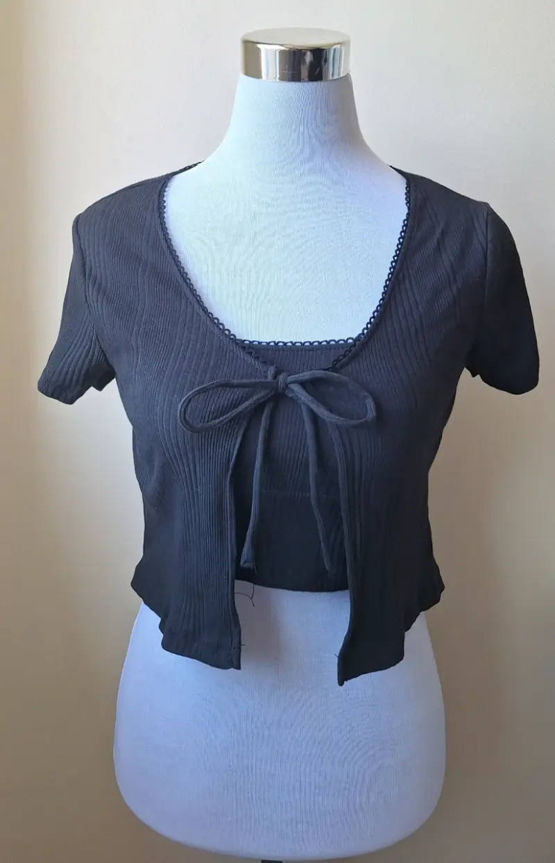 Conjunto de Top y Blusa Negra con Lazo - 1