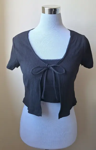 Conjunto de Top y Blusa Negra con Lazo - miniatura 1