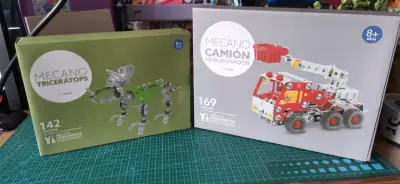 Set de Mecano Triceratops y Camión Hidroelevador - miniatura 1