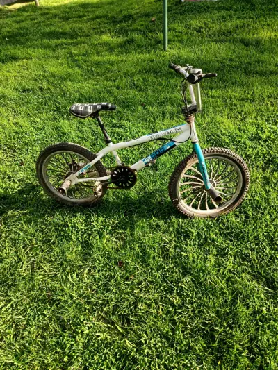 Bicicleta Brabus BMX blanca y azul - miniatura 1