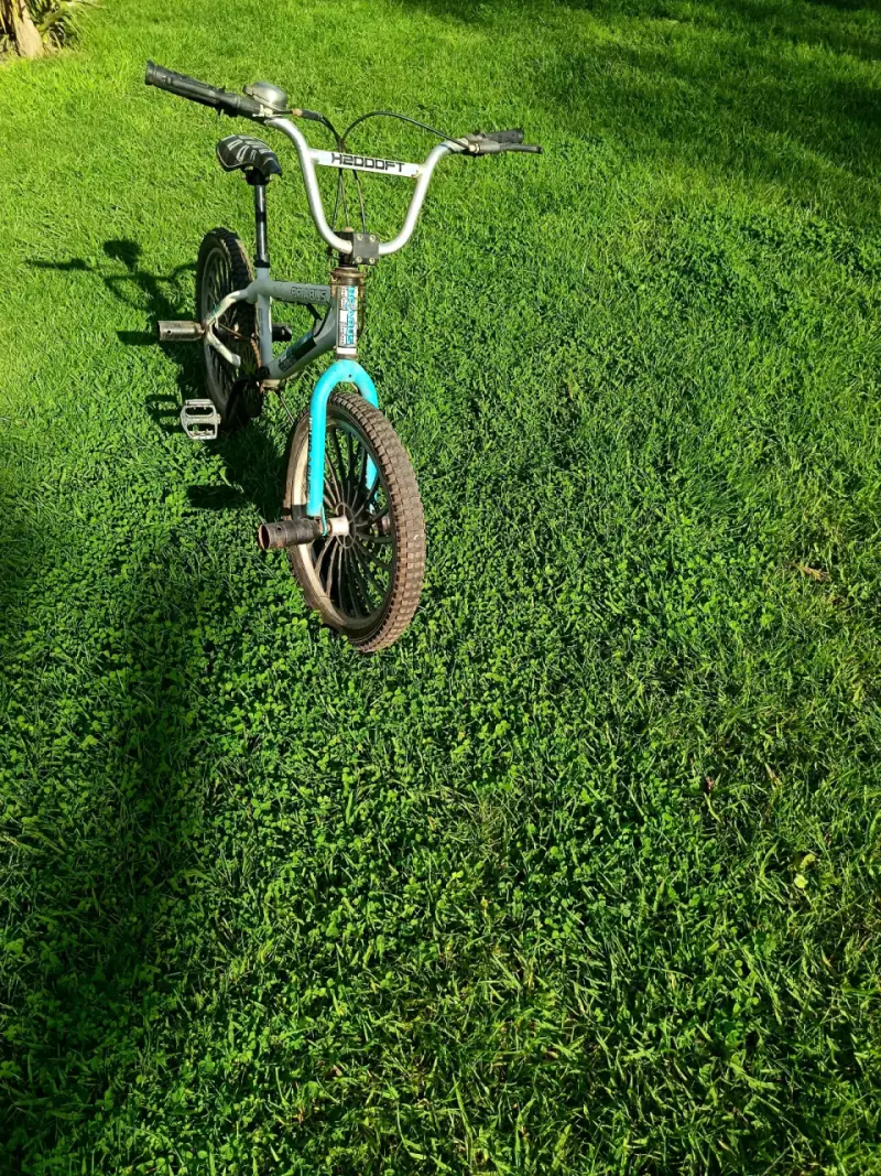 Bicicleta Brabus BMX blanca y azul - 3
