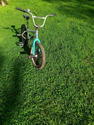 Bicicleta Brabus BMX blanca y azul - miniatura 3