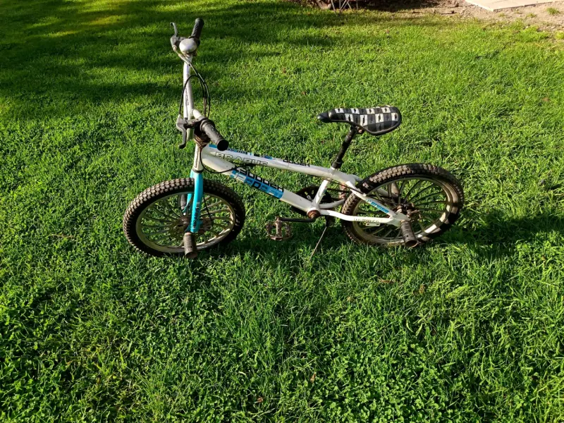 Bicicleta Brabus BMX blanca y azul - 6