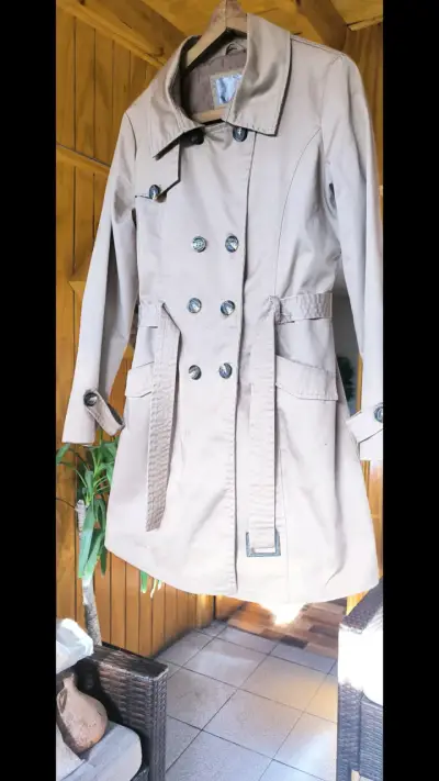 Abrigo trench beige para mujer - miniatura 1