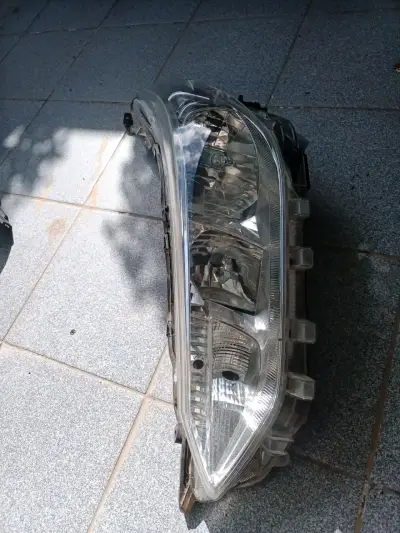 Faro delantero derecho para Toyota Yaris - miniatura 1