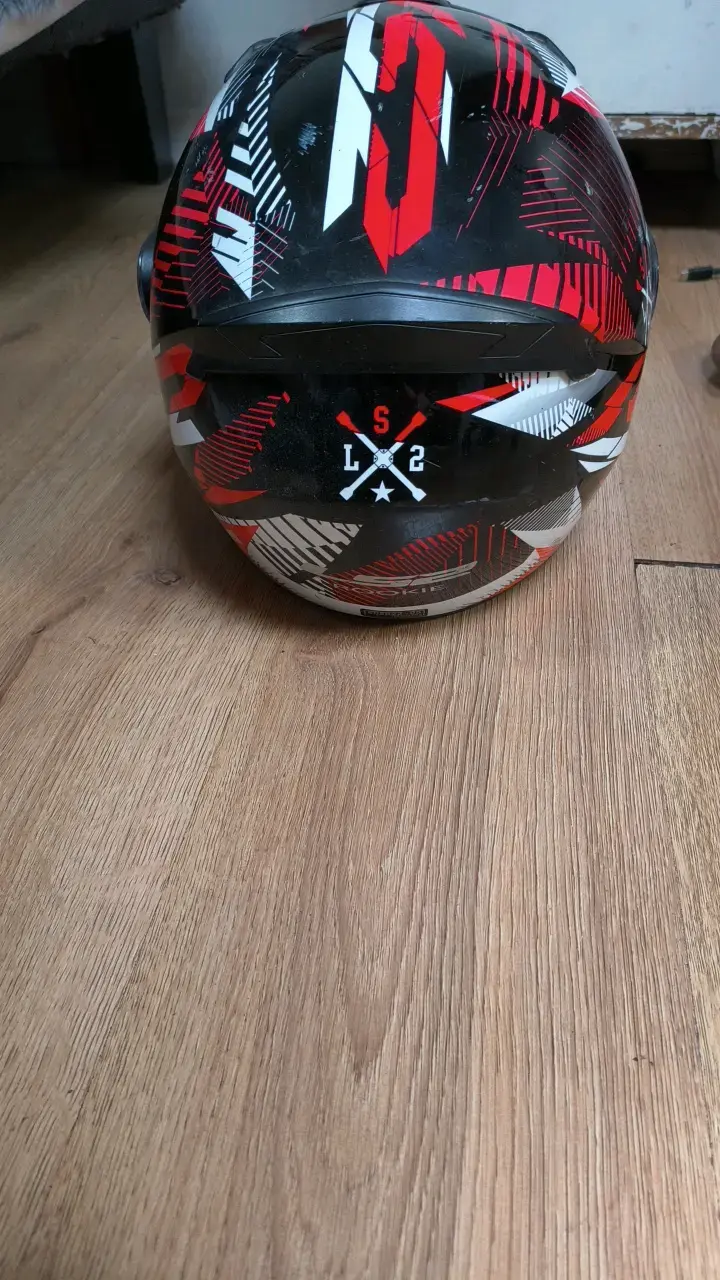 Casco de moto LS2 integral con diseño gráfico - 3