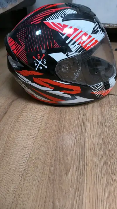 Casco de moto LS2 integral con diseño gráfico - miniatura 4