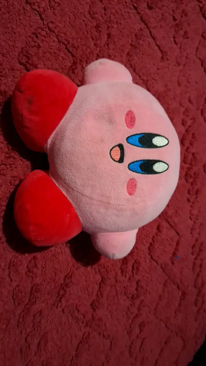 Peluche de Kirby, rosado con detalles rojos - 1