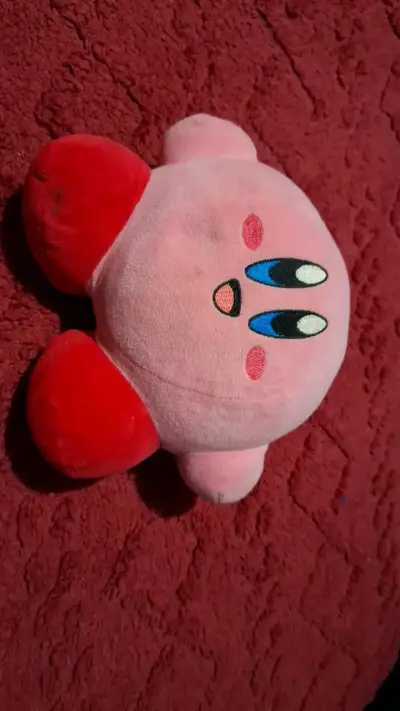 Peluche de Kirby, rosado con detalles rojos - miniatura 1
