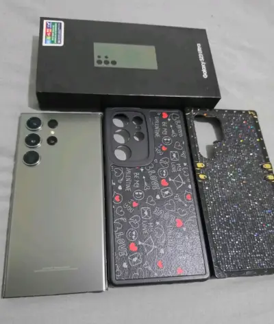 Smartphone Samsung Galaxy S23 Ultra con funda - miniatura 2