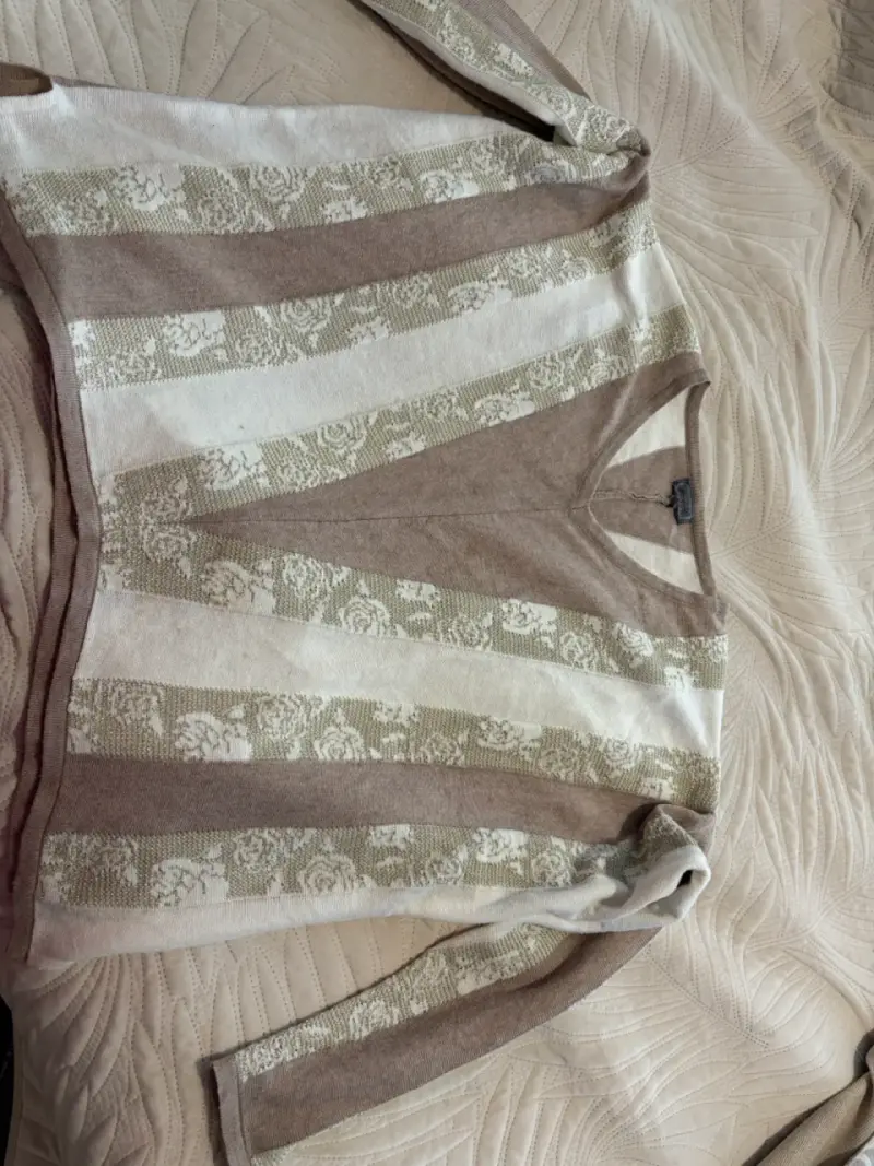 Suéter de rayas beige y blanco para mujer - 1