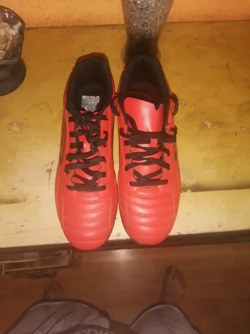 Zapatillas de fútbol Umbro rojas para hombre - 1