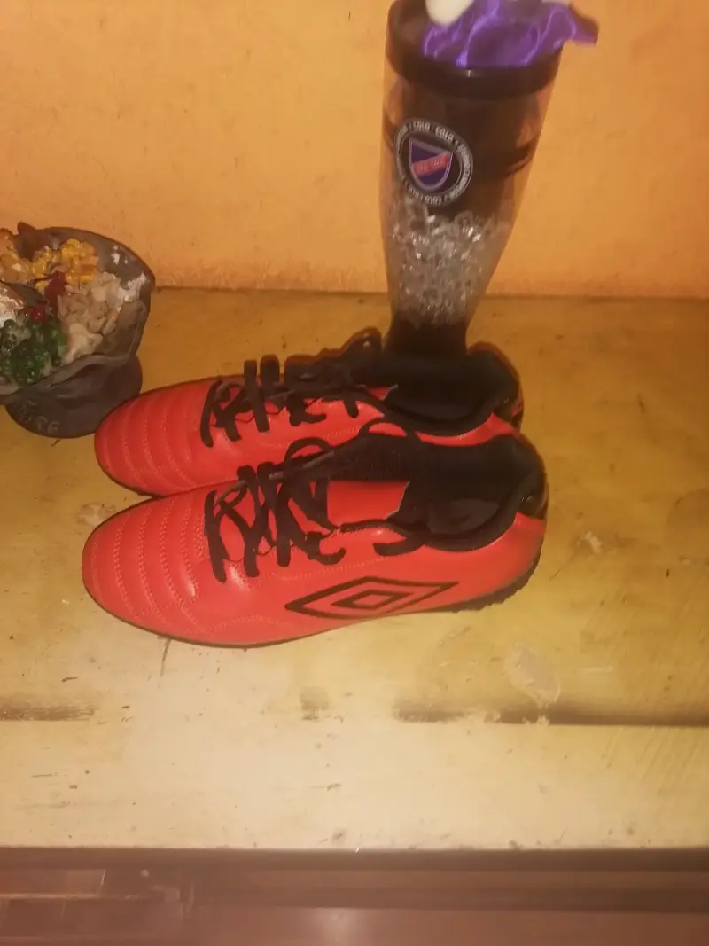 Zapatillas de fútbol Umbro rojas para hombre - 6