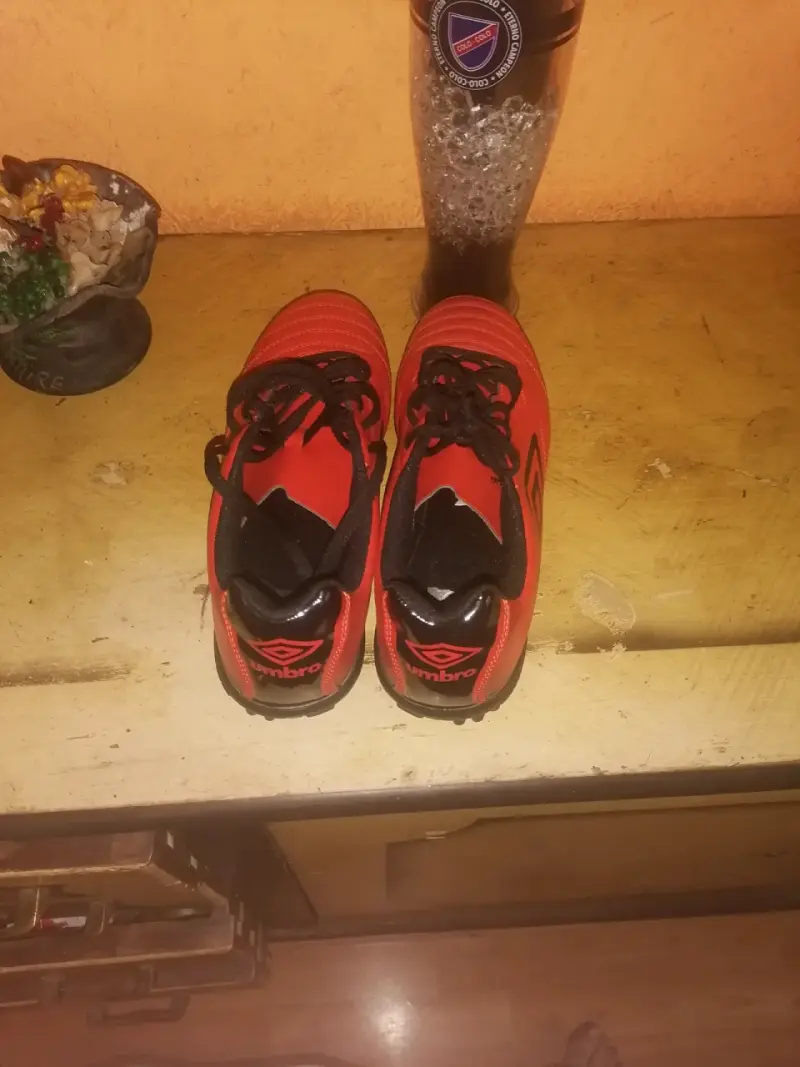 Zapatillas de fútbol Umbro rojas para hombre - 8