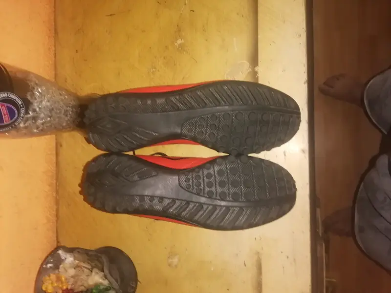 Zapatillas de fútbol Umbro rojas para hombre - 12