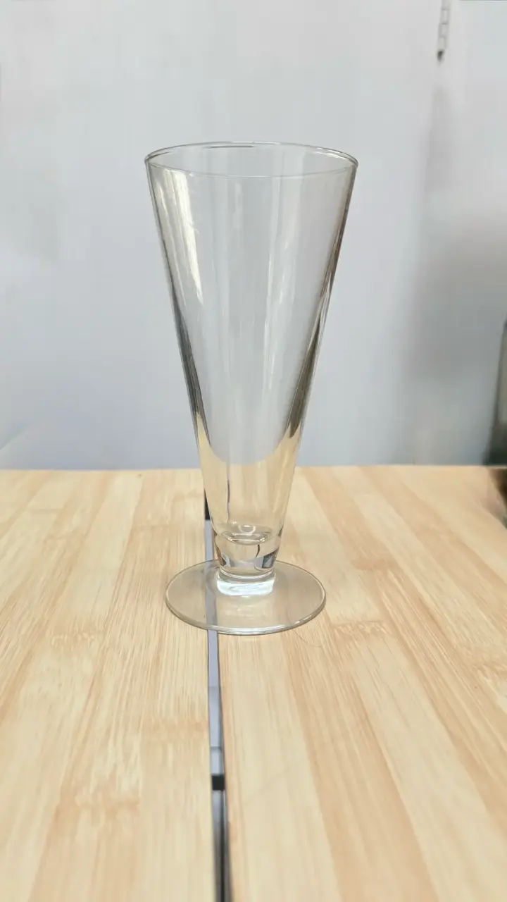 Vaso de vidrio para cerveza estilo pilsner