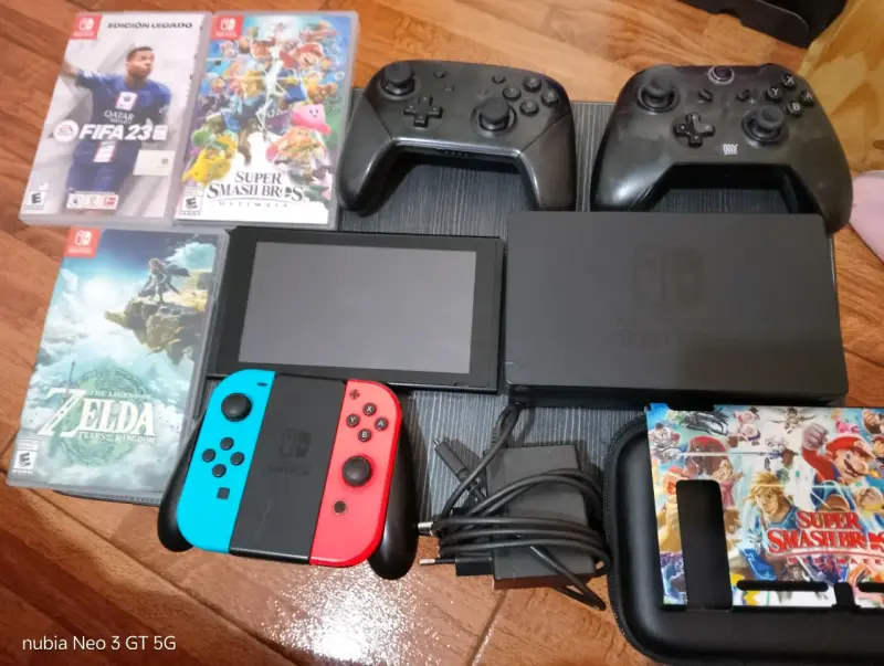 Consola Nintendo Switch con juegos y accesorios - 4
