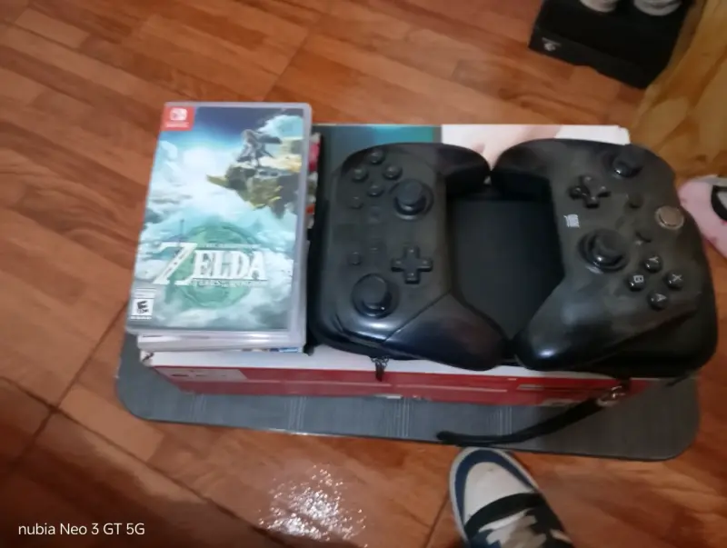 Consola Nintendo Switch con juegos y accesorios - 5