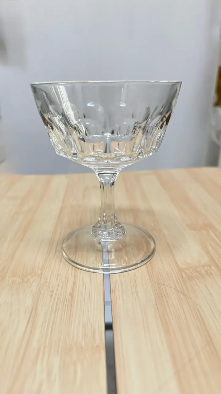 Copa de cristal para cócteles elegante