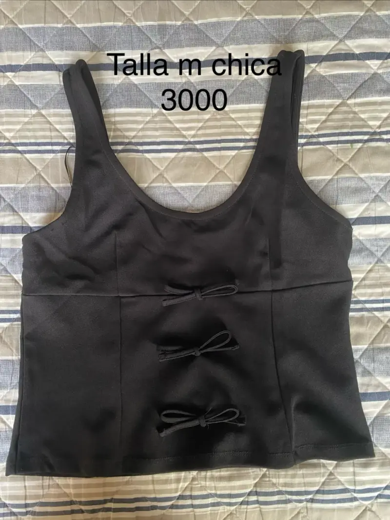 Top negro con lazos talla M