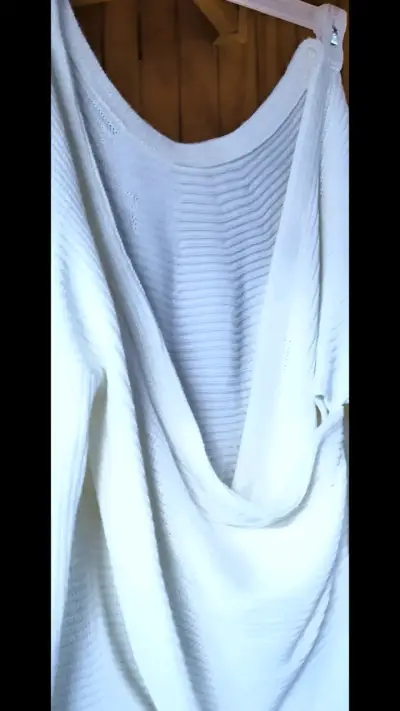 Suéter blanco de punto para mujer - miniatura 3