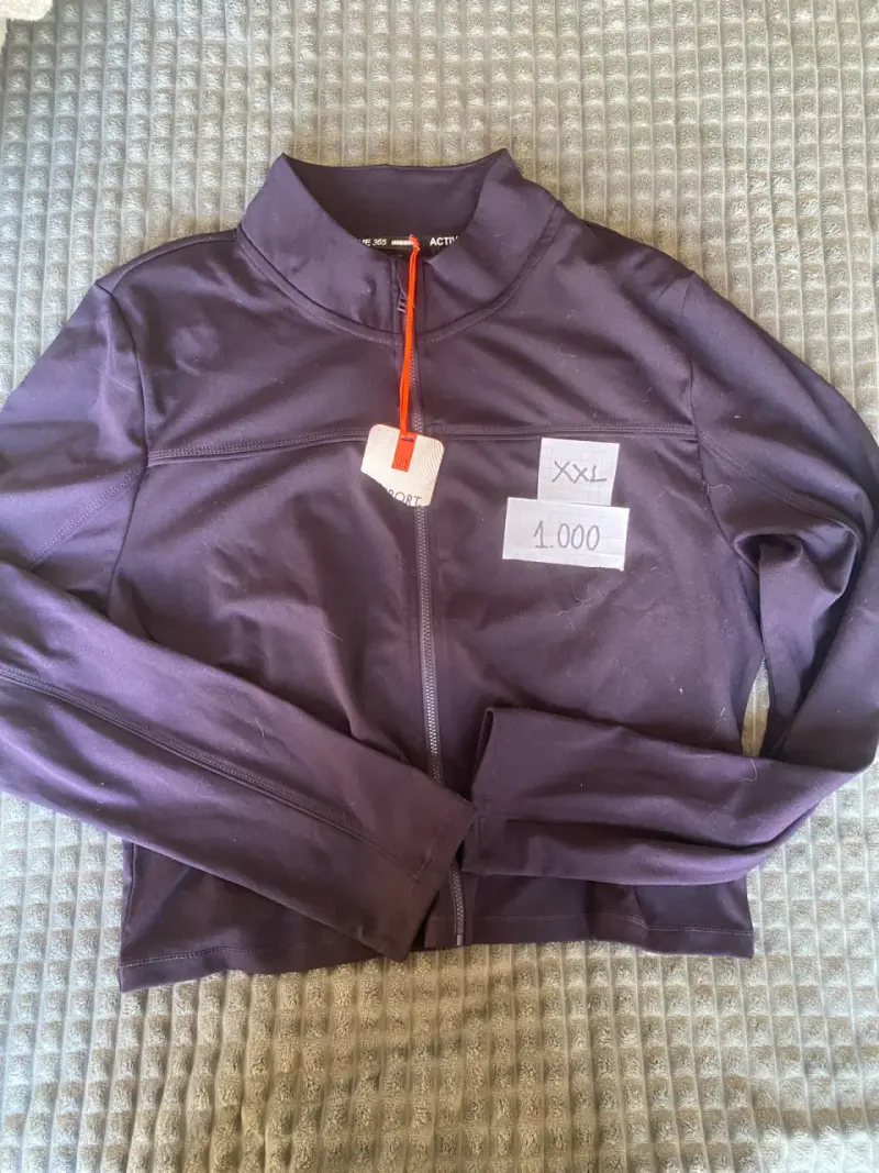 Chaqueta deportiva morada talla XXL