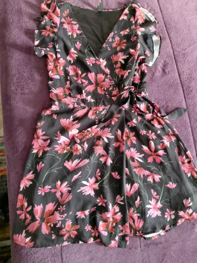 Vestido floral negro y rosa talla 40 - miniatura 2