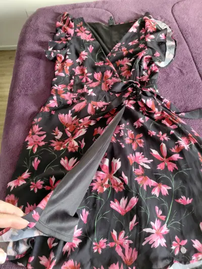 Vestido floral negro y rosa talla 40 - miniatura 3
