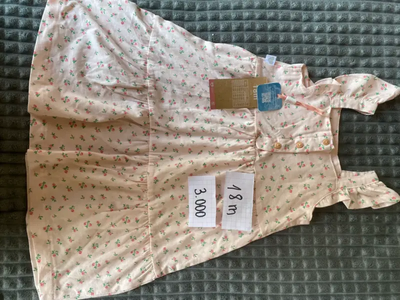 Vestido infantil con estampado floral