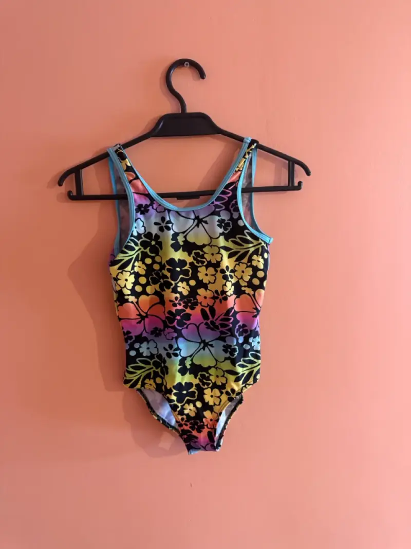 Traje de baño floral multicolor para niña