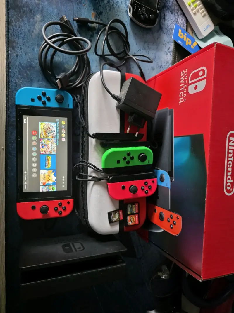 Consola Nintendo Switch con accesorios y juegos - 5